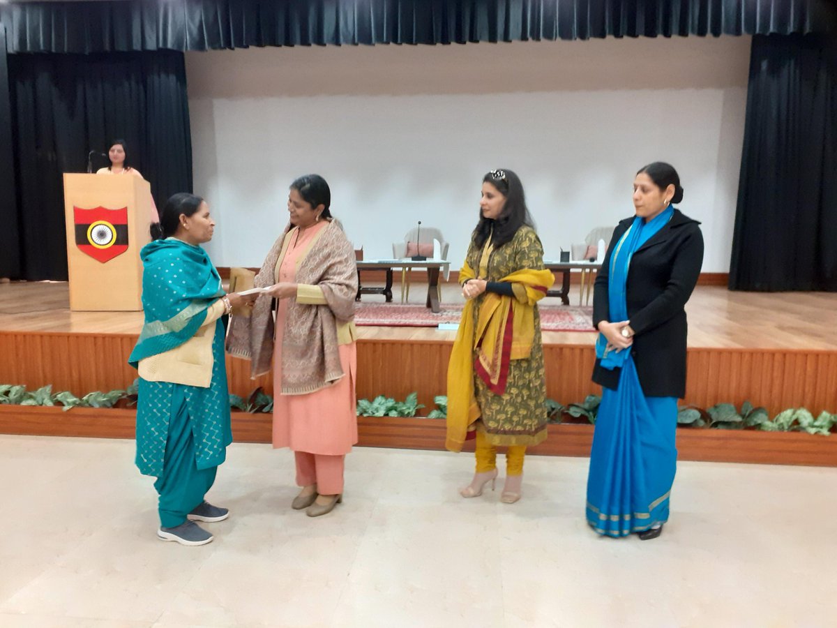 westerncomd_IA's tweet photo. #RegtlEthosLifeFullOfPride 
#WeCare 

Mrs Shuchi Katiyar, Regional President #AWWA #WesternCommand, felicitated #VeerNaris who are the epitome of sacrifice &amp; courage by providing Wheel Chairs,financial assistance and #SkillDevelopmentCourses for their wards.

@OfficialAwwa
@adgpi https://t.co/q3NdWEMjZo