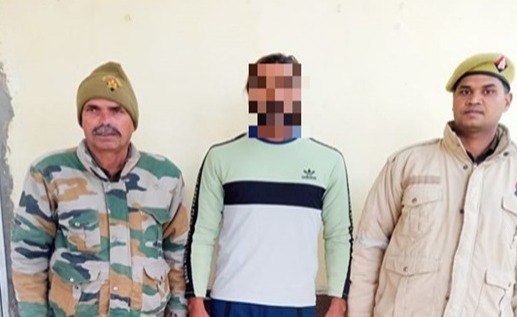 bijnorpolice's tweet photo. #BijnorPolice
थाना नगीना देहात पुलिस ने मु0अ0सं0 06/24 धारा 3/25/35 शस्त्र अधिनियम में वांछित अभियुक्त को किया गिरफ्तार ।
#UPPolice https://t.co/0IBHWFnRmZ
