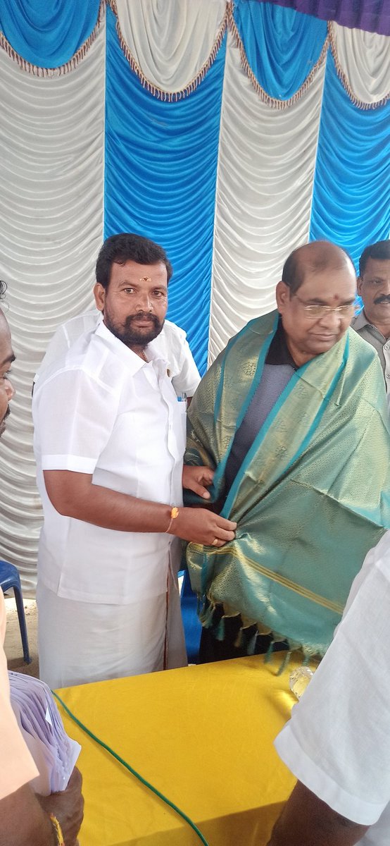 VdrDharmaraj's tweet photo. இன்று ராஜ்யசபா 
MP உயர் திரு.பிரிட்ஜிலால் அவர்கள் விழுப்புரம் மாவட்டம் வீரபாண்டி கிராமத்திற்கு 

மத்திய அரசு திட்டத்தை செயல்படுத்த வருகை தந்த போது 

நான் அவர்களுக்கு சால்வை அணிவித்து மரியாதை செலுத்திய போது https://t.co/JBfwCNTbgR
