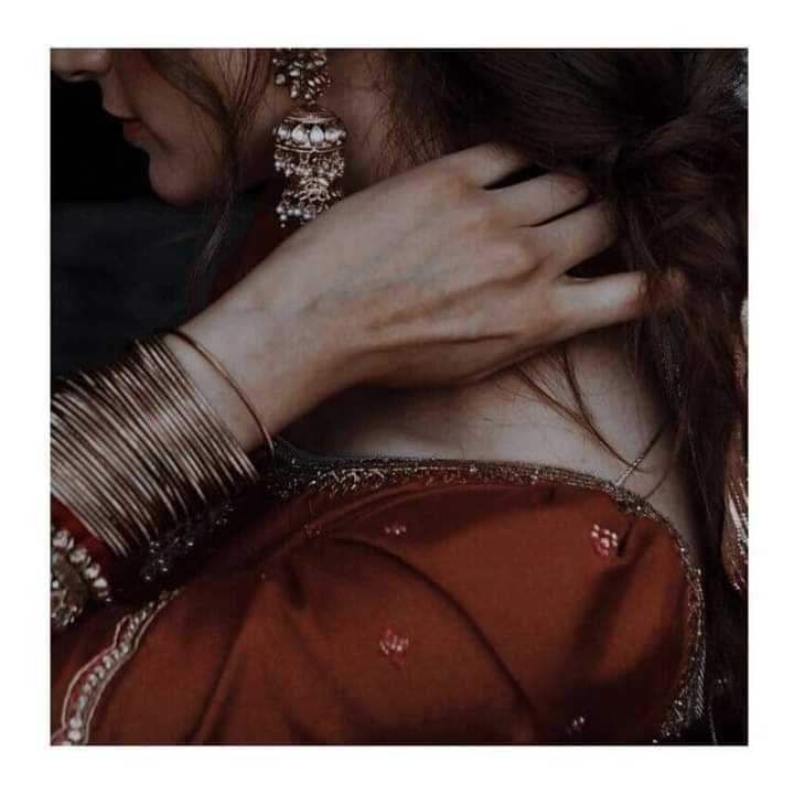 #قومی_زبان

اب کسی کے بھی اِشارے میں نہیں آئیں گے
ہم مُحبت کے خسارے میں نہیں آئیں گے

اب بھی آئیں گے میرے شعر مُحبت والے
ہاں مگر آپ کے بارے میں نہیں آئیں گے

@NQSays ❤