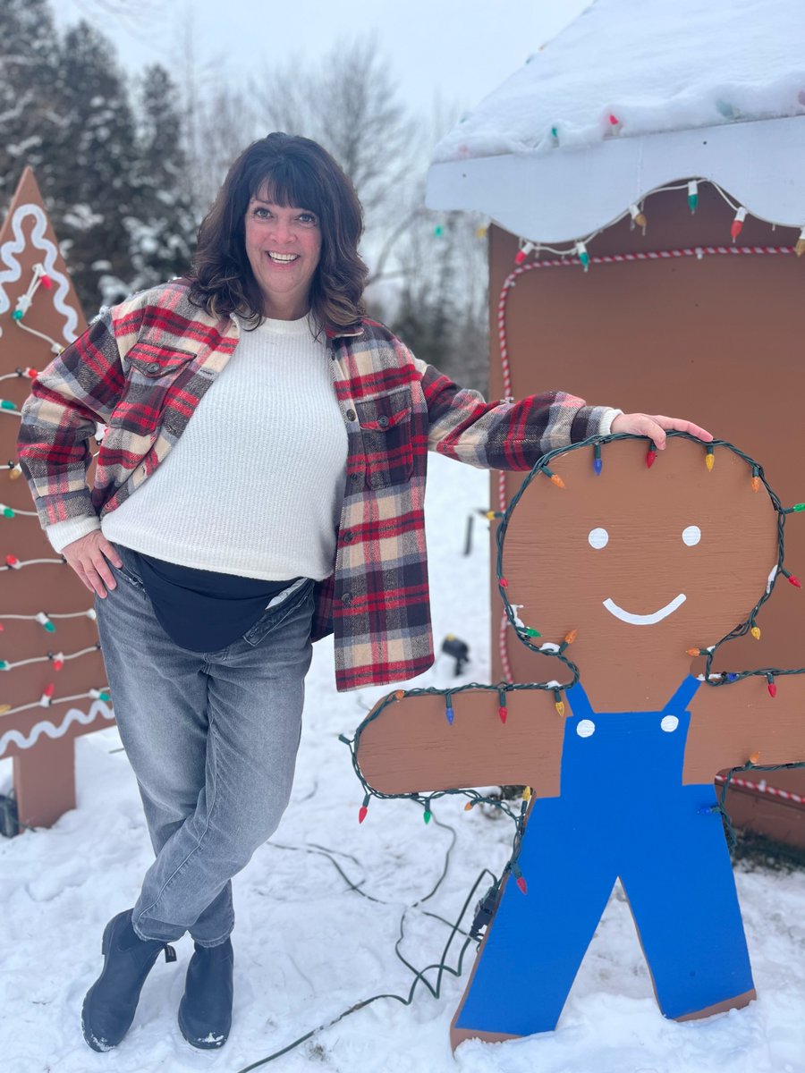 stealthbelt's tweet photo. Joanna is walkin' in a winter wonderland with her Stealth Belt! Just as they are popular to wear on the beach or at the pool, Stealth Belt is also great for snowy, wintertime activities! Heading to the slopes? Stealth Belt is there to support you. ❄️ ⛷️ ☃️

#ostomy #ostomybag https://t.co/oIabbANxmj