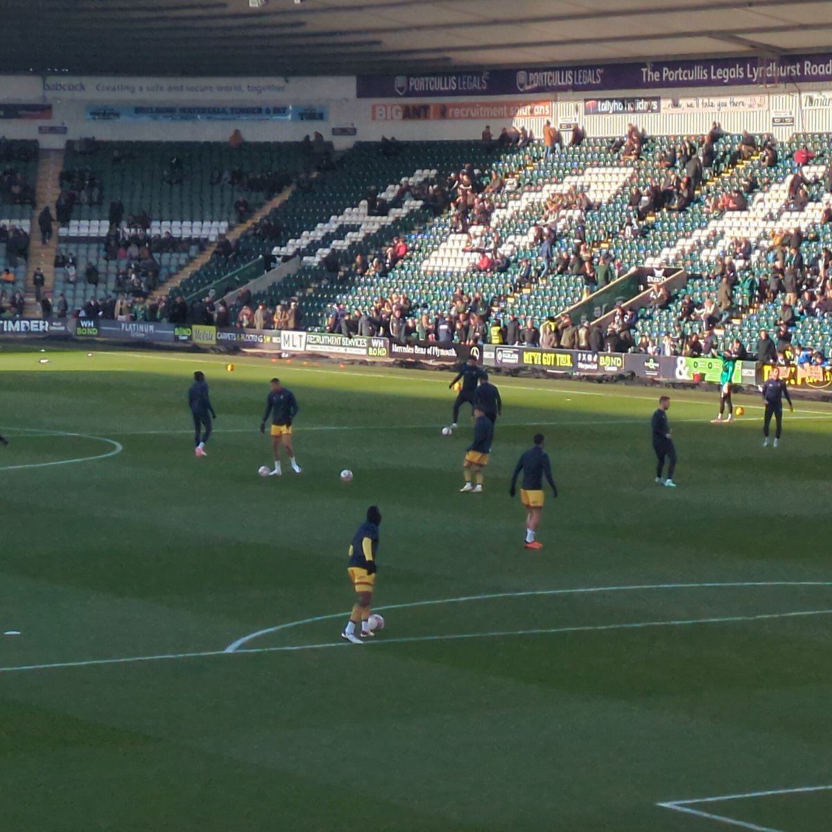 Small Ground Boy (@groundsmall) on Twitter photo Warming up <a href="/suttonunited/">Sutton United</a> Warming up <a href="/suttonunited/">Sutton United</a>