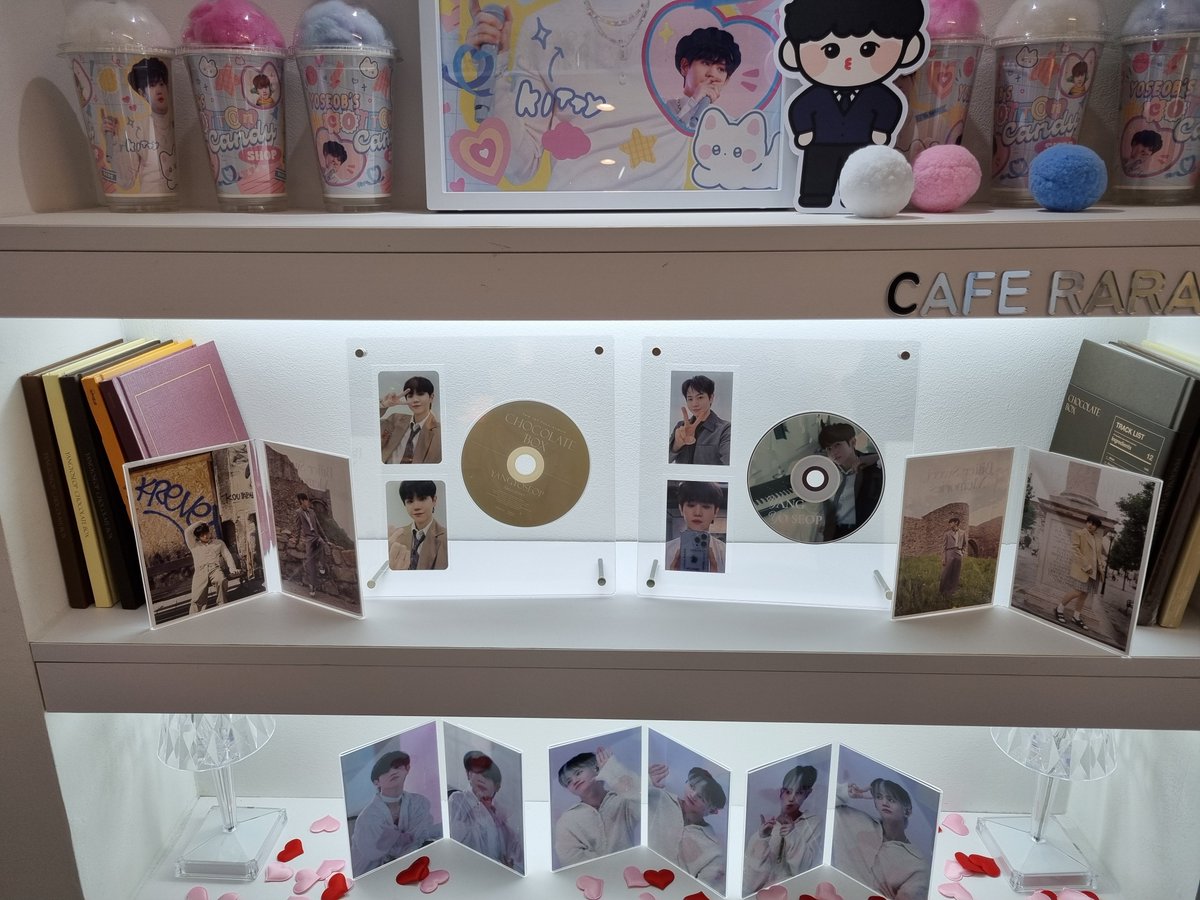 Crush_ON_0105's tweet photo. #요섭이네_코튼캔디샵_놀러와요
#HBD_YPSEOP

디피 된 씨디 정말 너무 예뻤어요!
메인 캐릭터가 된 듯이 보이는 고양이가 솜사탕에 어울리게 동글동글 퐁실한 느낌으로 너무 귀여웠어요ㅠㅜ
귀염뽀짝 오빠들 가득한 공간 최고!👍💛 https://t.co/oPvoNsY1b6