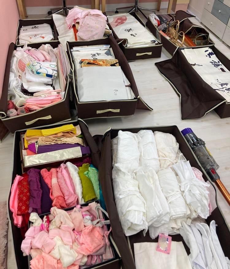 colabo_yumeno's tweet photo. 成人の日に向けて振袖の準備です。
今年は10人ほどの女の子たちが振袖を着る予定で準備しています。ハタチまで生き抜いてきたことを一緒にお祝いしたいと思います。
🎁https://t.co/T3fOP38cdS https://t.co/4LtrypQnN5