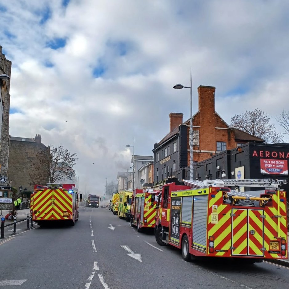 The fire on #Acton High Street is now under control. Crews will remain on scene through the afternoon. Find out more about this incident. london-fire.gov.uk/incidents/2024…