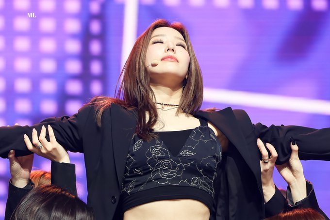 qqweerryyy's tweet photo. 프나롬쌔생일축하해애
#겨울에_핀_한송이_동백꽃_이새롬
#새롭게_물들이는_꽃이피다
24년에는좋은일만있길 https://t.co/8SRM9iP3rw