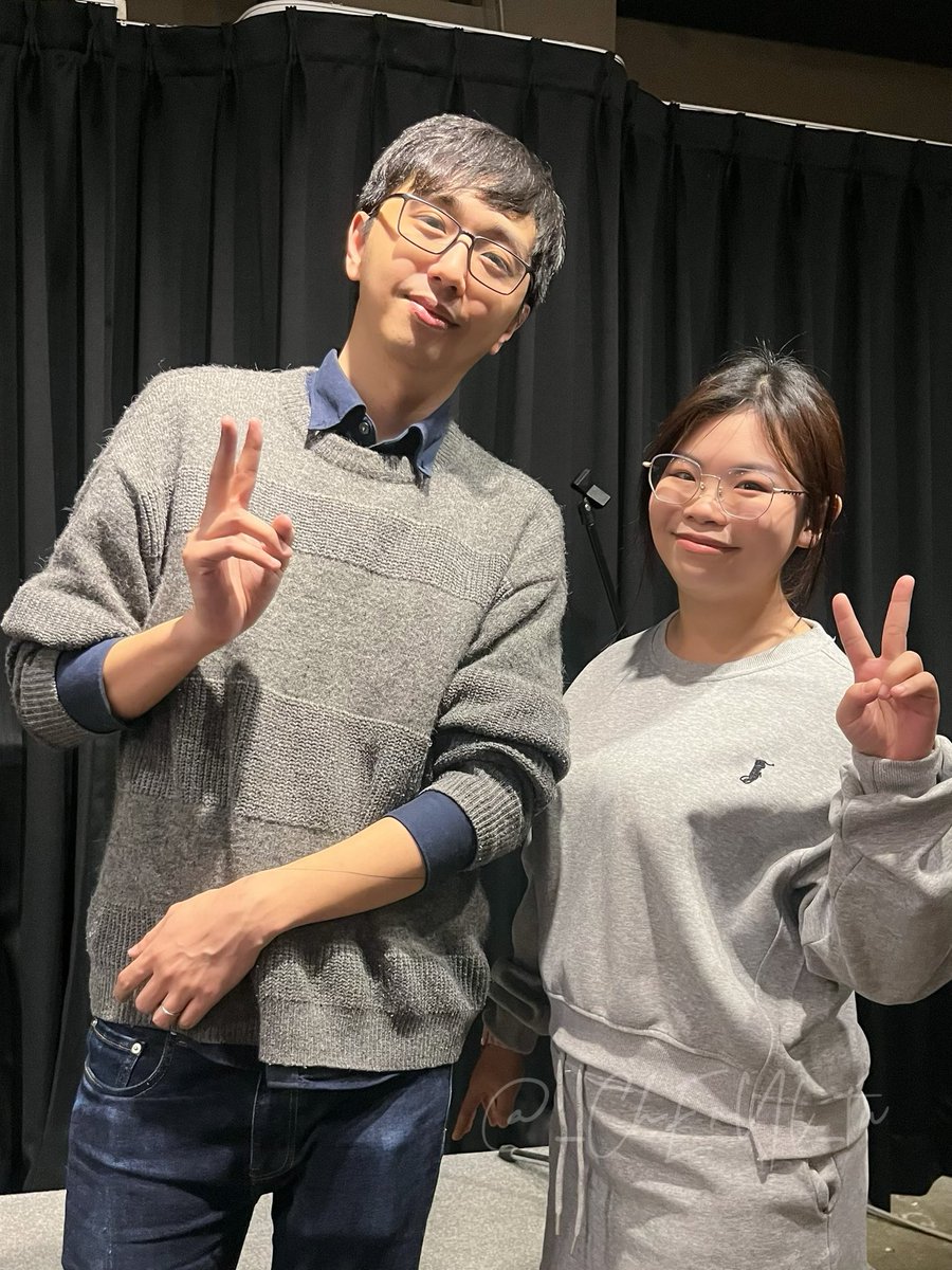 仁頡 @jj_comedian 
第一個也是唯一一個追隨我推特的喜劇演員
今晚來看了他的喜劇專場《我朋友的孩子都長大了》
這大概是我看過最理想的喜劇專場
尼特又怎樣、不紅又怎樣、出軌又怎樣（欸不對
不在乎道德倫理，只是好好表達了自己腦海中的奇妙想法

總之，2024的第一個喜劇專場我很滿意 https://t.co/SqlgMZiK0x