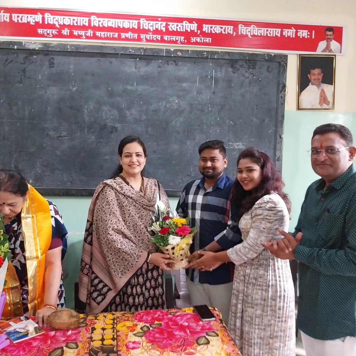 AyushiiDeshmukh's tweet photo. आज सूर्योदय बालग्रह अकोला में बच्चो से मुलाकात की एवम सूर्योदय बालग्रह की चल रही सामाजिक गतिवधियां पर चर्चा की ।
#Ayushideshmukh #Bhaiyyumaharaj #Suryoday #Akola #Balgrah https://t.co/qZOoMbcIik