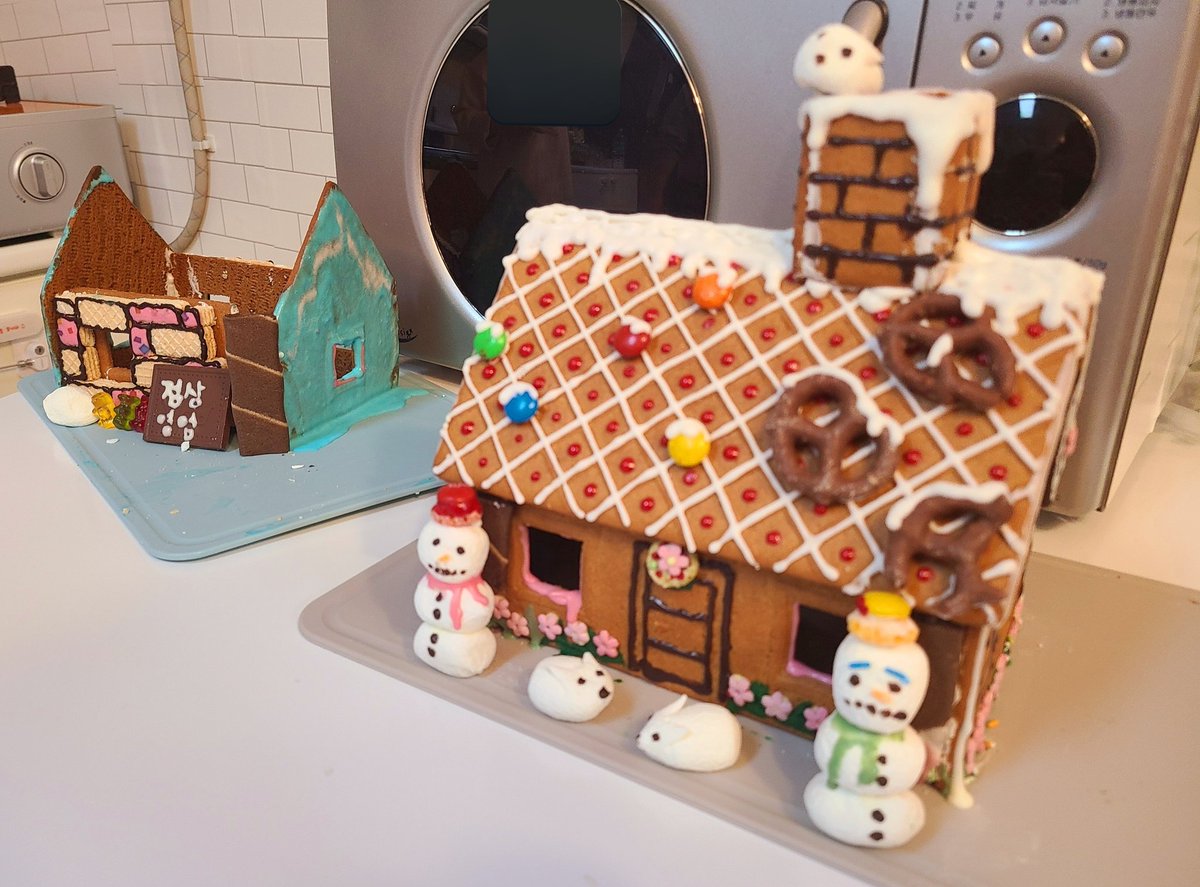 친구들하고 팀 나눠서 과자집 만들기 경연대회한 결과 ㅠㅠㅠㅋ ㅋ ㅋ ㅋ ㅋㅋㅋ

정상영업팀 스펙: 과자집 유경험자, 제과자격증 보유자, 미술전공자