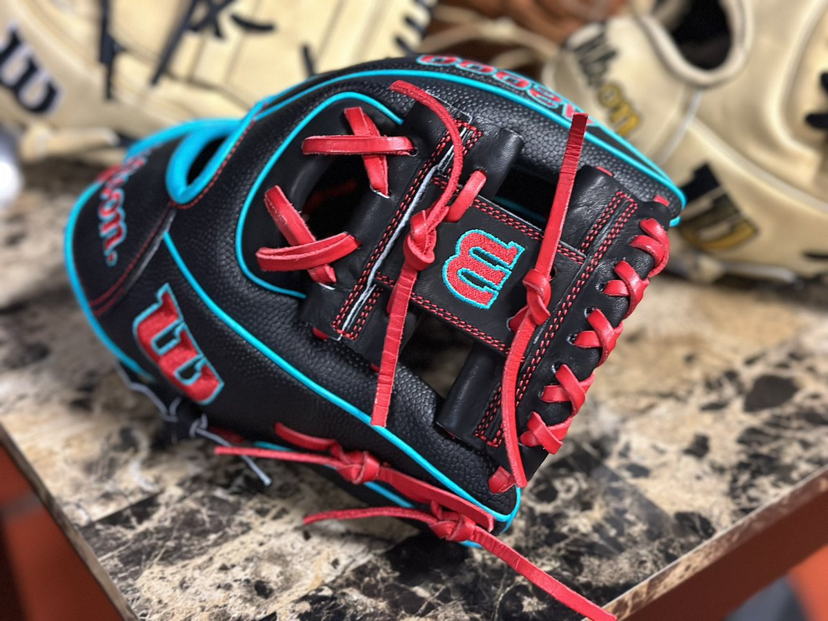 FairfieldMarlin's tweet image. Wilson Bat and Glove Demo Day 8am-5pm today and 9am-6pm tomorrow @ The ThunderDome! #MarlinFAM #BatDemo #GloveDemo