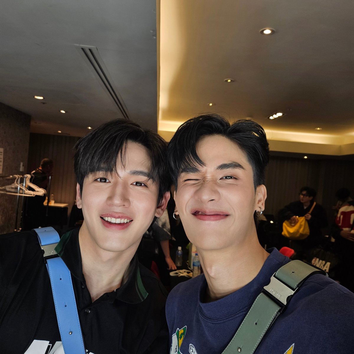 Tawan_V's tweet photo. เสร็จงานแล้ว จะรีบตามไปนะครับ 🍒
#CherryMagicTHep4 https://t.co/TohqtACIZe