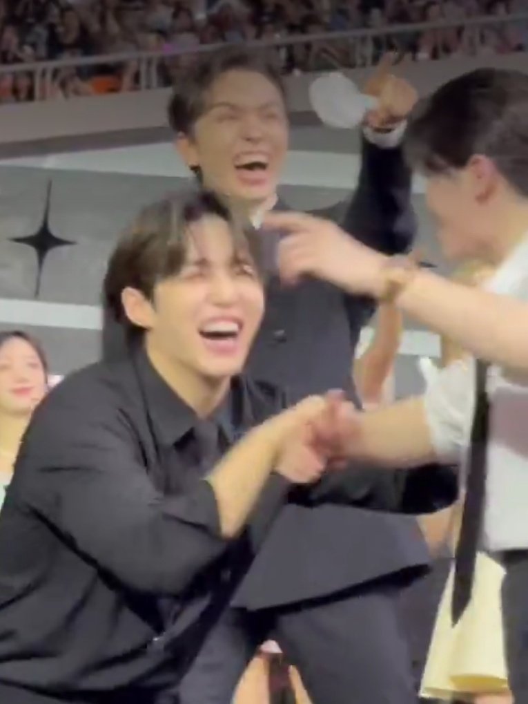 voboniverse's tweet photo. lrt: check niyo yung fancam ng reaction ng jicheol noong lumabas na si picheolin https://t.co/f9NZbSU2Hw