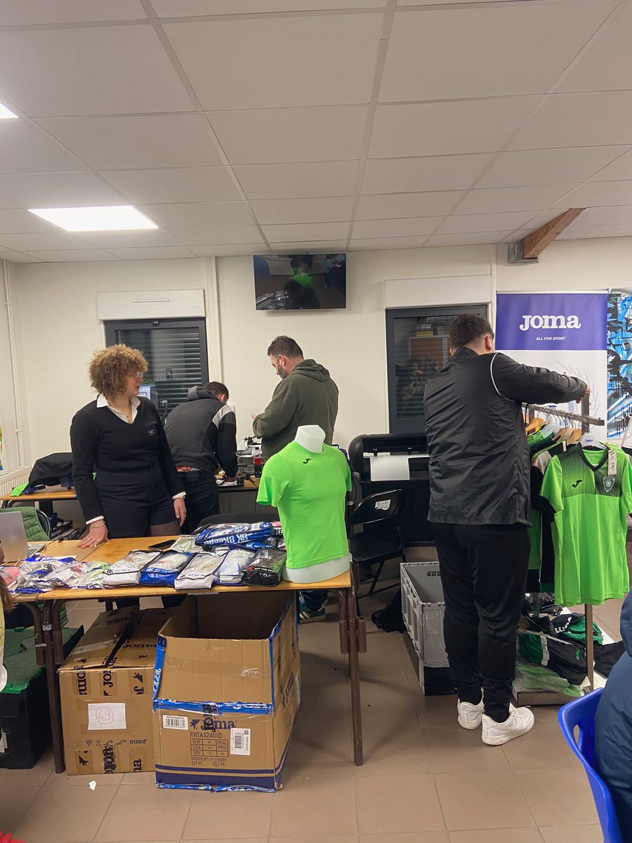 Foot Multiple tweet media