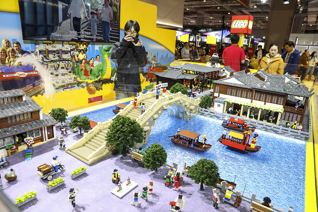investing_china's tweet photo. The Legoland Shanghai Resort is scheduled to open in spring/summer 2025, projecting an annual attendance of 3 to 5 million visitors. #InvestinChina #GrowWithChina #MerlinEntertainment @LEGO_Group https://t.co/VfHvPIfZpv https://t.co/D3kP3KRD1H
