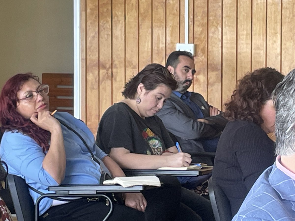 En este momento se lleva a cabo la asamblea nacional del <a href="/ChilePeriodista/">Colegio Periodistas de Chile</a> liderada por <a href="/rocioalorda/">Rocío Alorda 🙅🏻‍♀️🍀</a> en #PuertoMontt descentralizamos las comunicaciones y también la gestión, focalizados en
📌Políticas de la Comunicación
📌DDHH
📌Periodismo no sexista
📌FormaciónContinua
#Seguimos