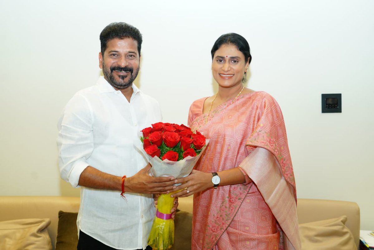 Rajaiah Siricilla (@bapurajaiah) on Twitter photo YS Sharmila came to Chief Minister Revanth Reddy's residence
- Sharmila came to give the Wedding Card of her son Raja Reddy to the CM.
#RevanthReddy <a href="/revanth_anumula/">Revanth Reddy</a> <a href="/realyssharmila/">YS Sharmila</a> YS Sharmila came to Chief Minister Revanth Reddy's residence
- Sharmila came to give the Wedding Card of her son Raja Reddy to the CM.
#RevanthReddy <a href="/revanth_anumula/">Revanth Reddy</a> <a href="/realyssharmila/">YS Sharmila</a>