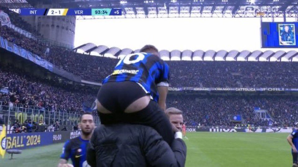 CALB1908's tweet photo. @xMarkness__ Occhio che con tutte ste lacrime inondi tutta Italia https://t.co/bxMMw8QpwK