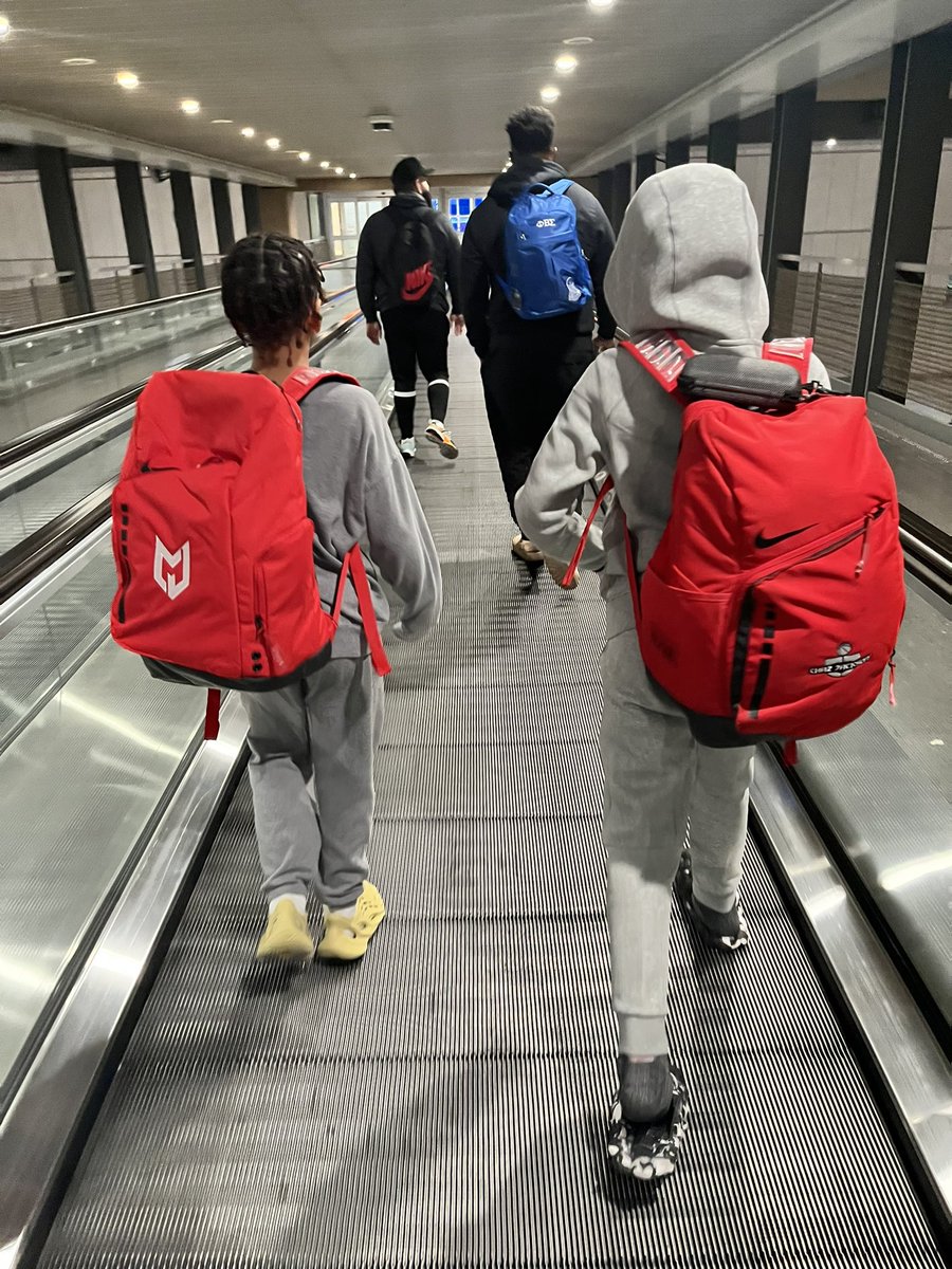 RealTalk_Mark's tweet photo. AZ .. Dawgs in the desert. ✈️ https://t.co/86xLgqvU06