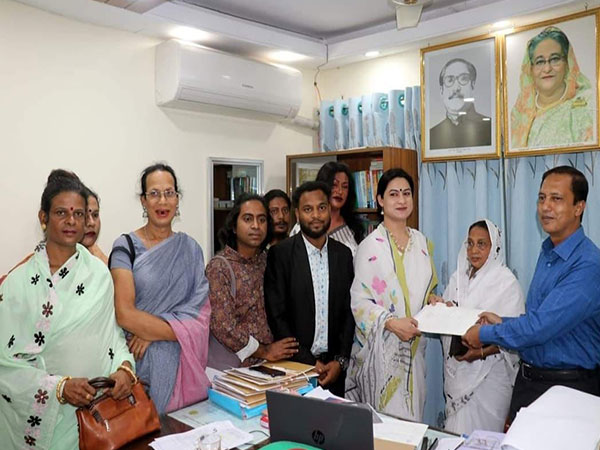 ani_digital's tweet photo. Bangladesh's first transgender candidate Anowara Islam Rani leads way to inclusivity

Read @ANI Story | https://t.co/CyxkymfcoO
#Bangladesh #TransgenderCandidate #GeneralElections https://t.co/c7wamLAT2g