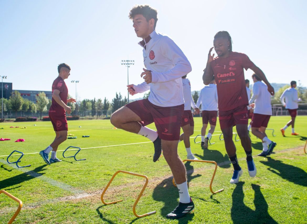 El jugador con más minutos en la categoría SUB 18 en su 1era pretemporada con el primer equipo del <a href="/AtletideSanLuis/">Atlético de San Luis</a> 

Creciendo día a día el capi César Ayón.