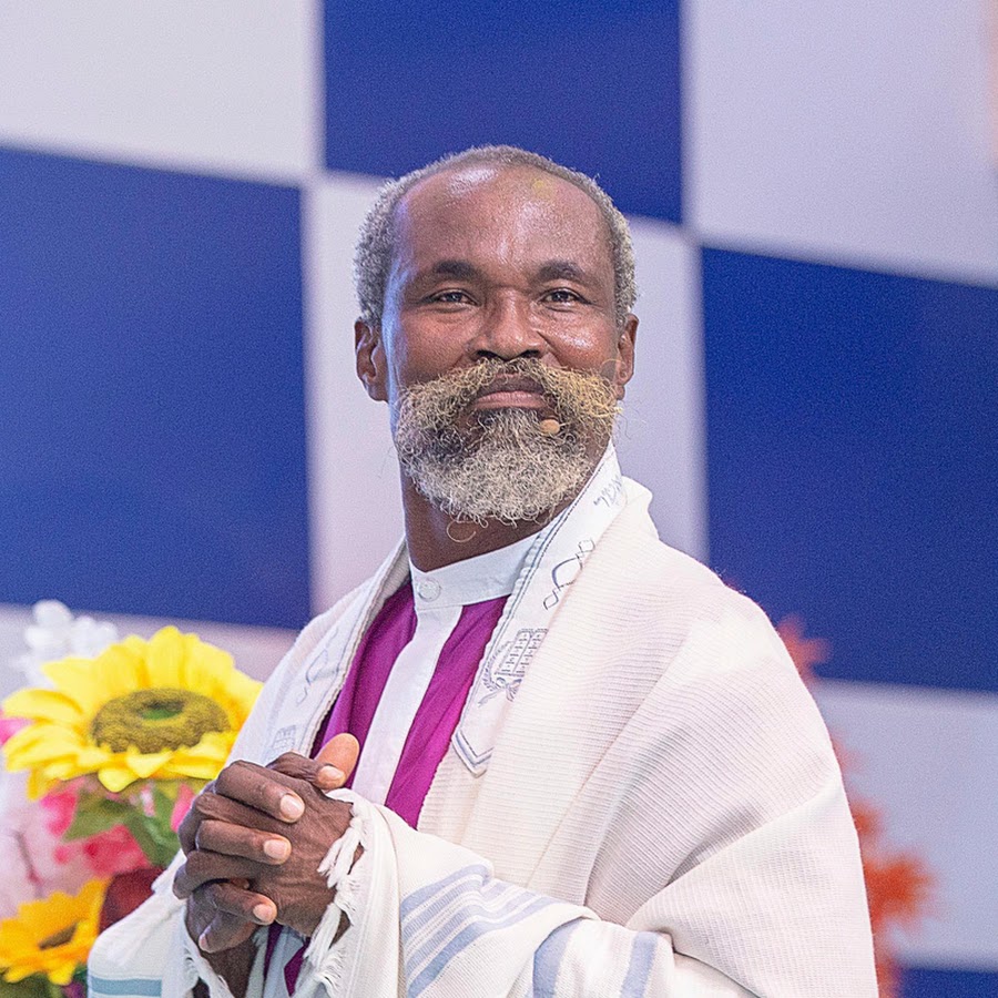 Gyata_Ba_'s tweet photo. This man is not a man of God. He is an agent of the devil beware!! 

Study the word of God so you don't get deceived by these fake pastors. https://t.co/Ww5B9aaWga