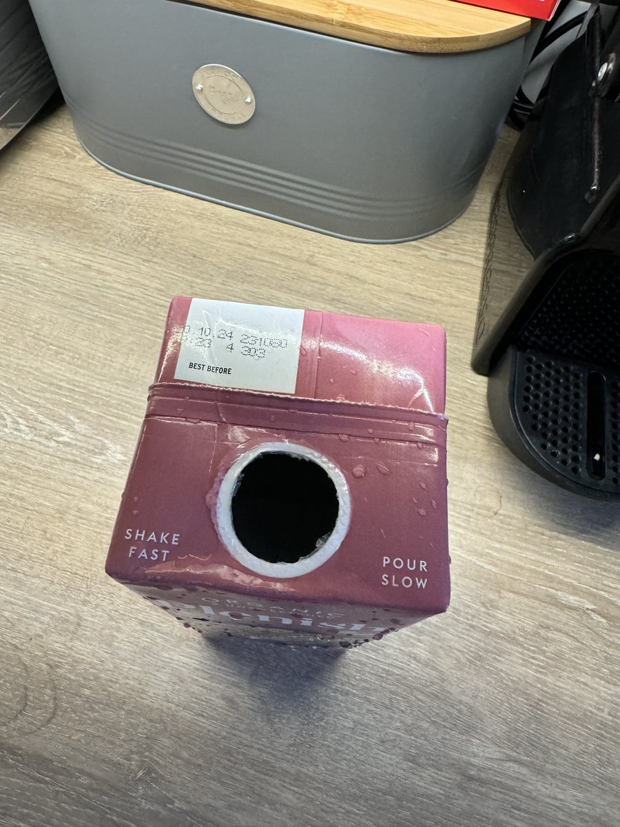 mollywarren_'s tweet photo. @PlenishDrinks what is happening with your packaging at the mo 😭 bought 3 differently designed bottles/lids in the last 3 weeks and this one was totally broken with mouldy milk inside. Please sort it out! Your oat milk is my new fave find 🙏🏻 https://t.co/LfdDo6RfTZ