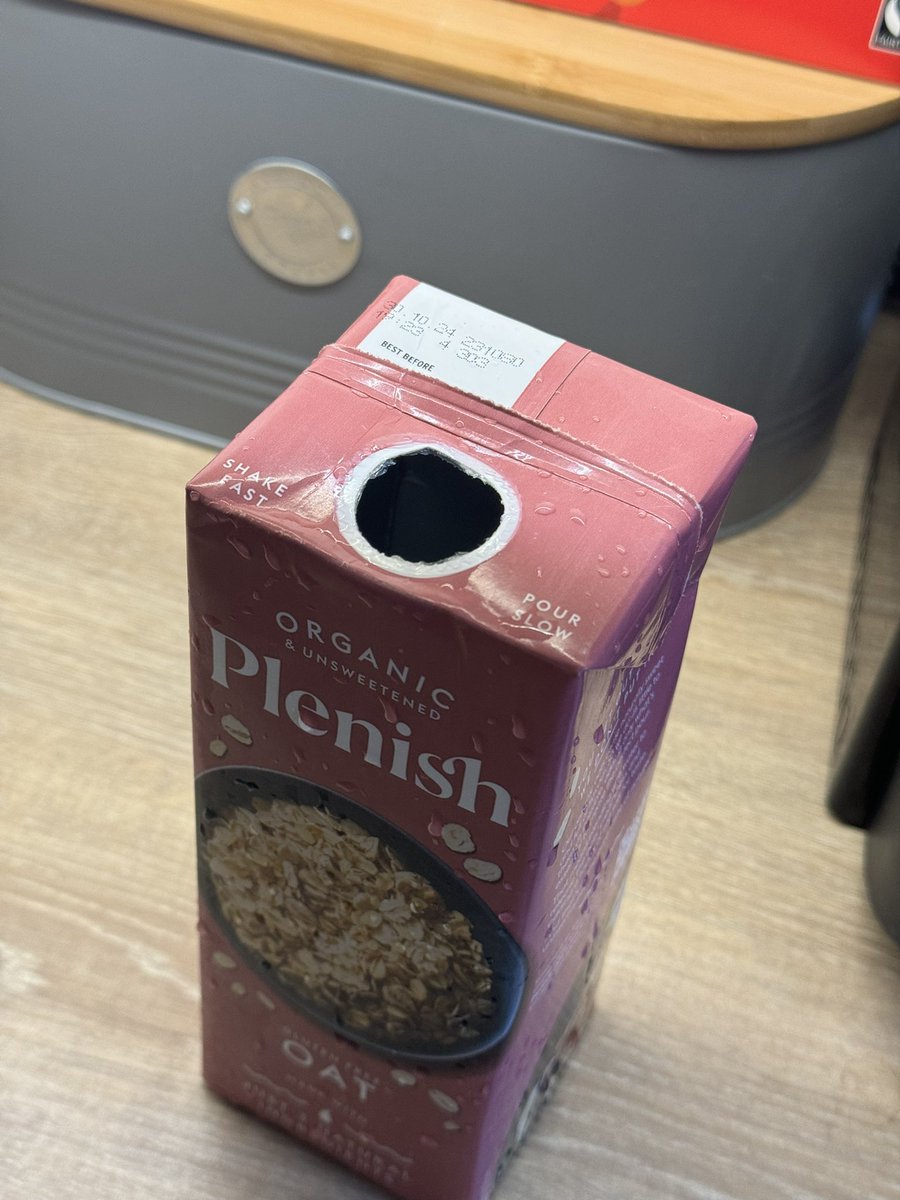 mollywarren_'s tweet photo. @PlenishDrinks what is happening with your packaging at the mo 😭 bought 3 differently designed bottles/lids in the last 3 weeks and this one was totally broken with mouldy milk inside. Please sort it out! Your oat milk is my new fave find 🙏🏻 https://t.co/LfdDo6RfTZ