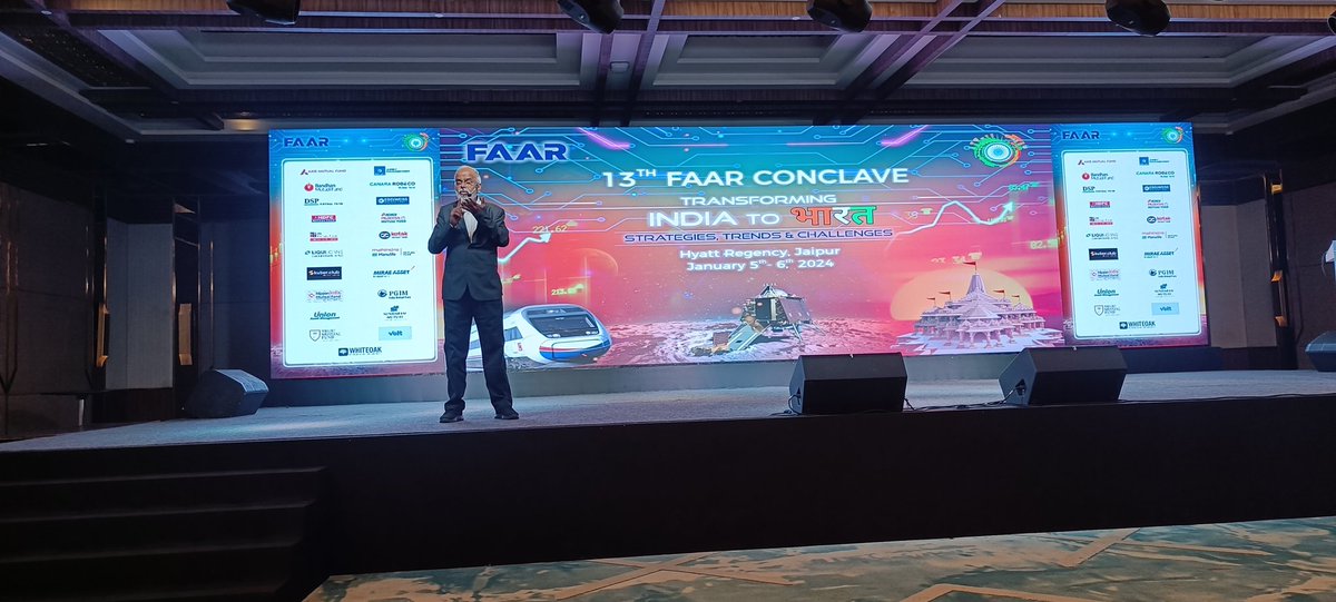 FaarRajasthan's tweet photo. What a grand finale we had of #13thFAARConclave !! 

FAAR members couldn't have asked for more. After two days of action packed sessions on "Transforming INDIA to BHARAT", the members had the privilege to hear a great entrepreneur, motivator &amp; orator @velumania Sir. https://t.co/6csf2OUfUb