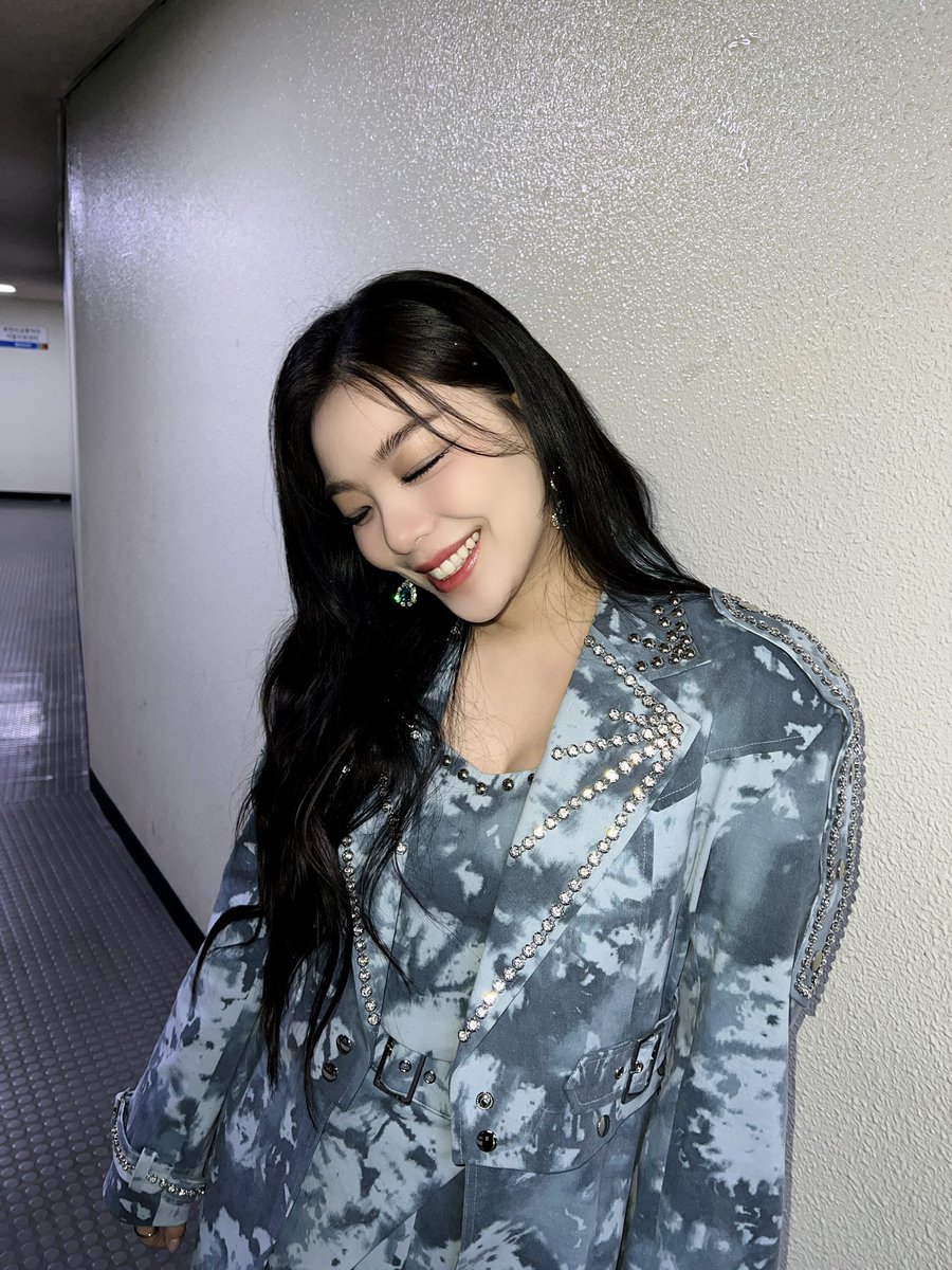 itzailee's tweet photo. [📸] 
240106 | #2023_Ailee_IAMCOLORFUL_BUCHEON

포카리스웨트처럼 청량하고 설렘이 가득했던 부천🤭
 I AM : COLORFUL 마지막 콘서트를 두근두근 설렘과 뜨거웠던 함성으로 함께해 주셔서 너무 감사해요! 
올 한 해도 건강히 여러분들이 행복하길 바라요❤️

#에일리 #Ailee https://t.co/xfsQa4lB7Y
