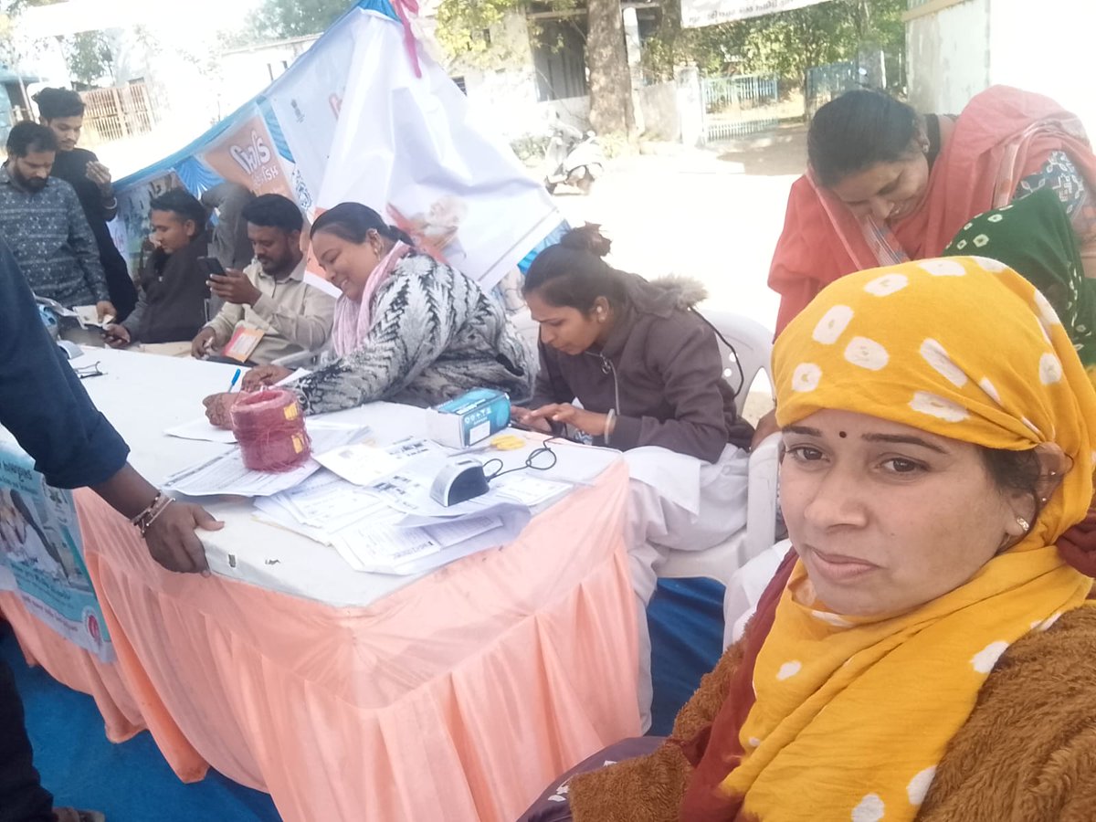 THO_Prantij's tweet photo. પ્રાંતિજ શહેરી વિસ્તારમાં સેવા સેતુ તથા વિકસિત ભારત સંકલ્પ યાત્રા અંતર્ગત #pmjay કાર્ડ એનરોલમેન્ટ,એન.સી.ડી સ્ક્રીનિંગ, આભા id, ટીબી સ્ક્રીનિંગ તથા હેલ્થ કેમ્પનું આયોજન કરવામાં આવ્યું. @CdhoSabarkantha
@sabarkanthadp @NHMGujarat #HamaraSankalpViksitBharat #ViksitBharatSankalpYatra https://t.co/0RGo9VlWjB