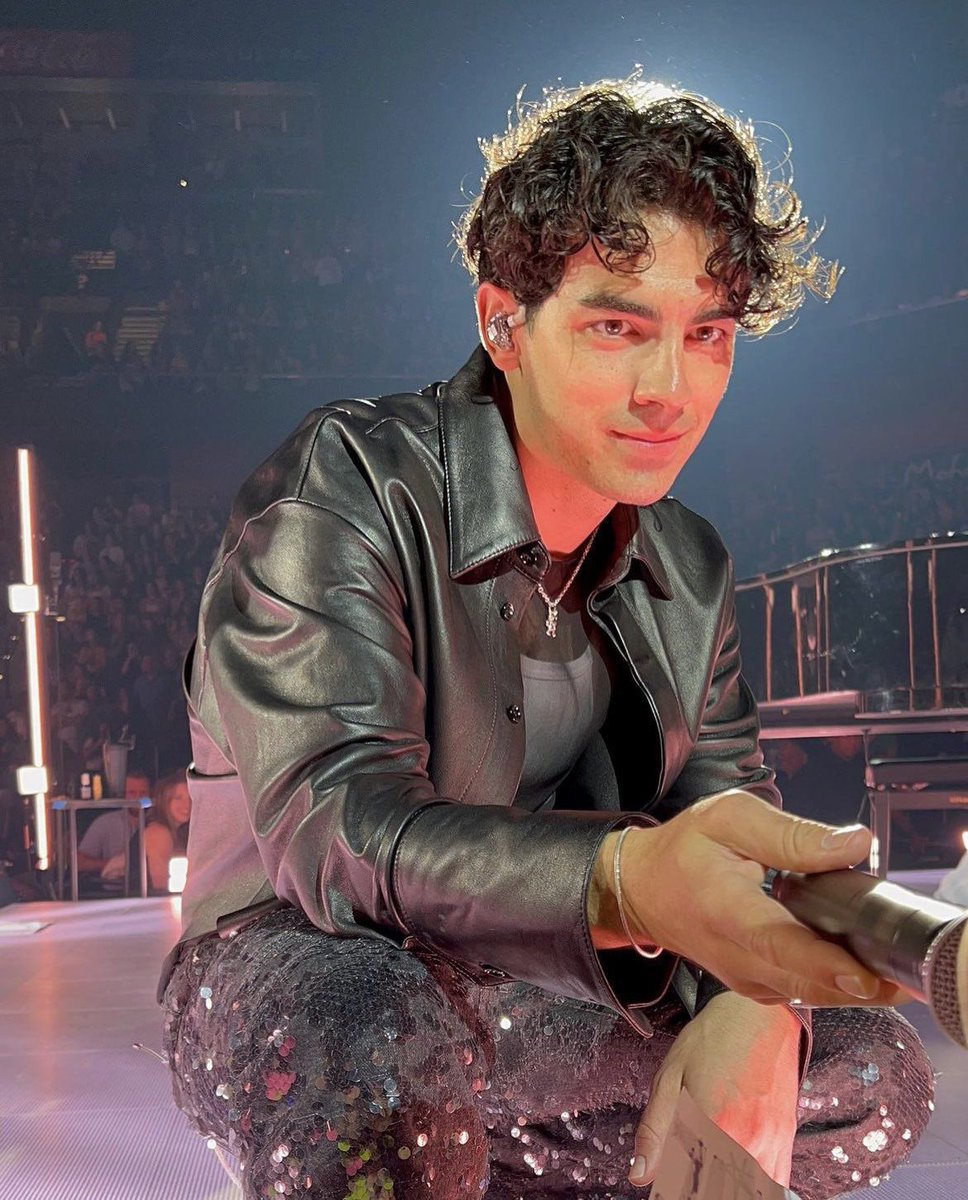 joejonas_daily's tweet photo. has anyone ever been so beautiful? #JoeJonas https://t.co/jTArZOc2ry