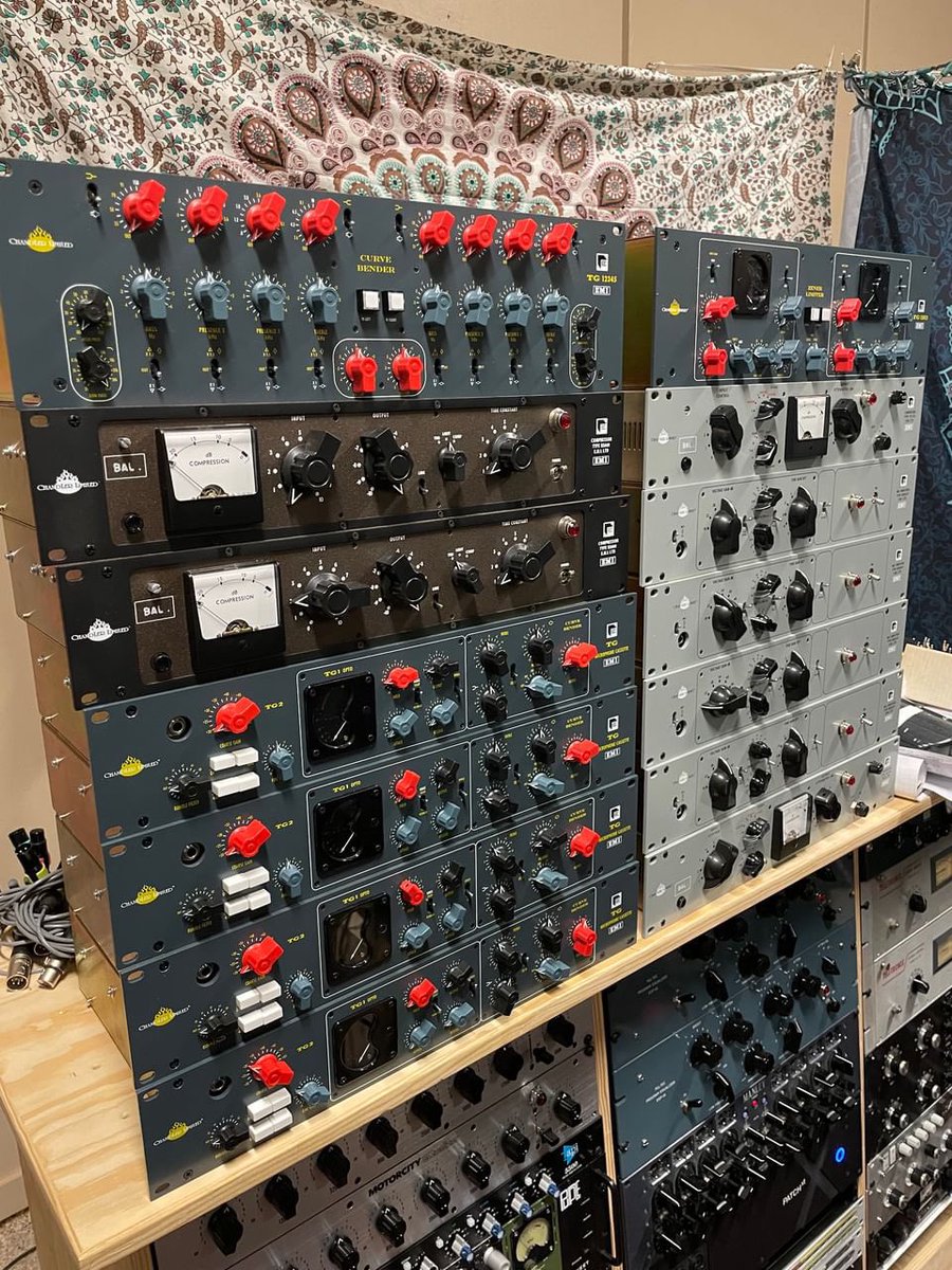 ChandlerLimited's tweet photo. Brandon Bartee’s very excellent Christmas; Santa really does play favorites…Brandon is building a console from our #EMI @AbbeyRoad gear; well done! #redd47 #rs124 #rs660 #curvebender #zenerlimiter #tg12345 #tg12413 #tgmicrophonecassette #musicproducer #studiolife #gearporn https://t.co/jcHzpOftHq