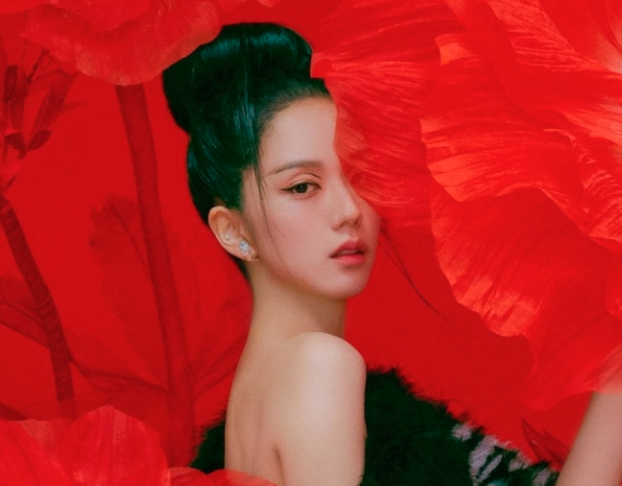 BLACKPINK's Jisoo has won the 'Favorite Golden Disc Popular Artist (Female)' award at the 38th Golden Disc Awards.