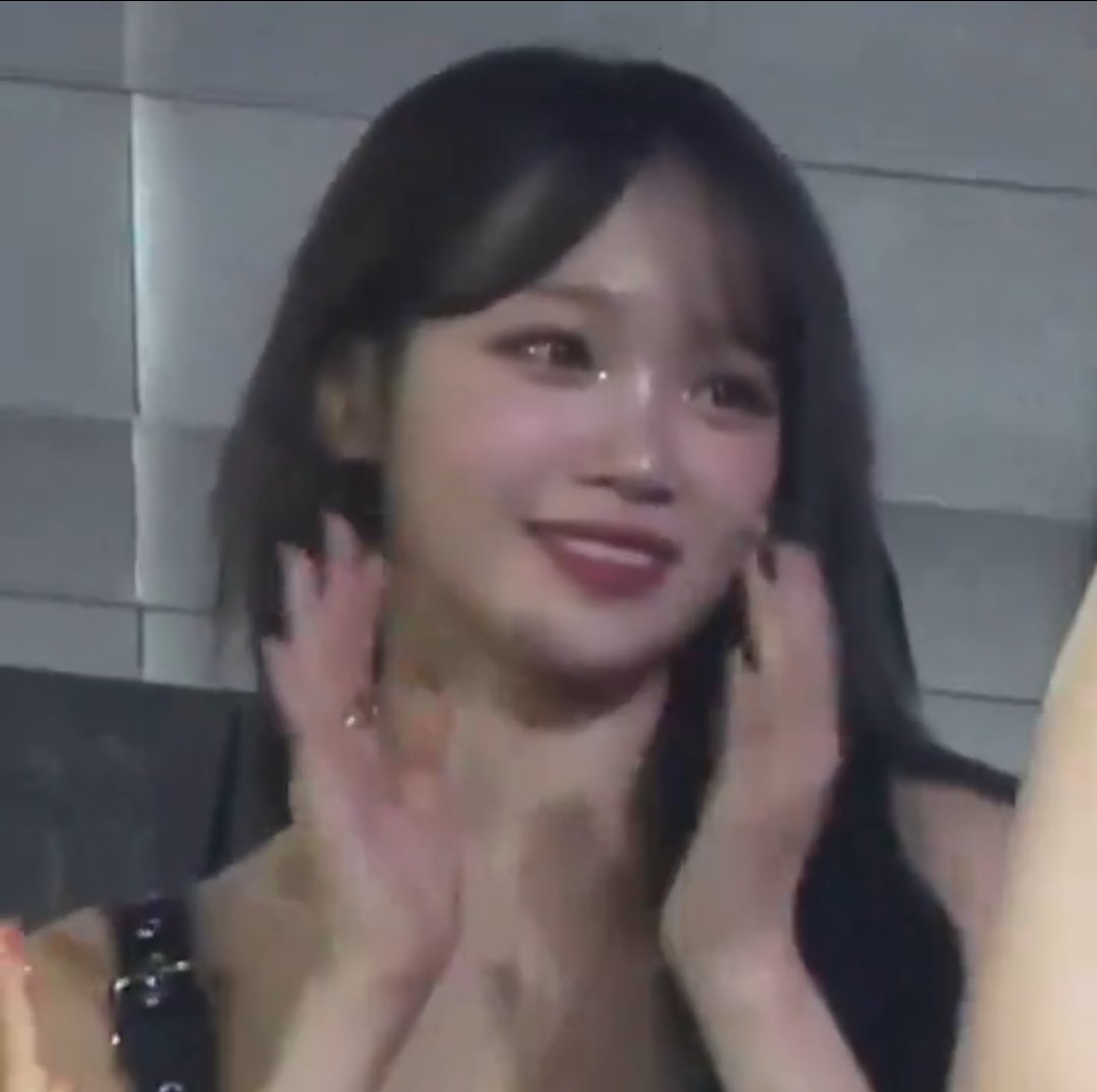 youngchaewon's tweet photo. 꼭 두건이 있어야 해적이 되는건 아님
김채원 얼굴이 모든 개연성이기때문데 https://t.co/yMV7SeX5xX