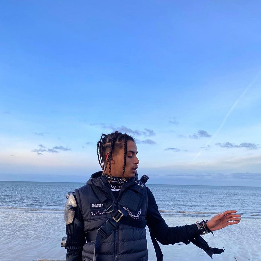wrld_mag's tweet photo. Luv Resval aurait dû fêter ses 26 ans aujourd’hui.. 

Un artiste si talentueux 🕊️ https://t.co/LyjIj3kQuy