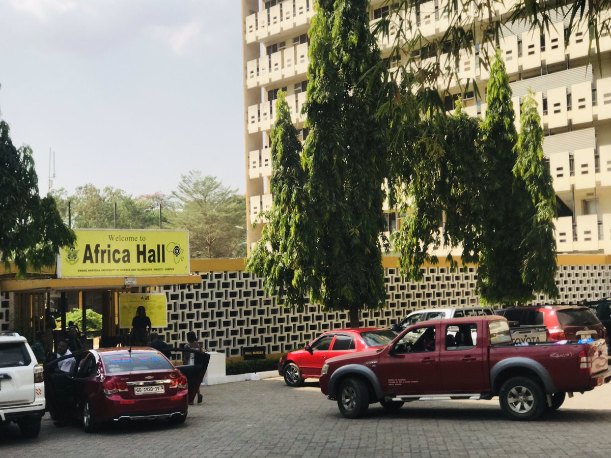 _teamhubs_'s tweet photo. Watch out Africa, the freshers have arrived and they’re taking over the Africa hall like a tidal wave of fun!

View from the AFRICA HALL💛💛

 #KNUST #FreshmenWelcome
#Thehubmedia 

Stay with us for more updates from the various halls✅ https://t.co/ObEZ3FOIag