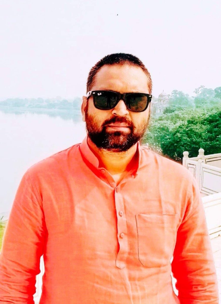 rakeshsinghup's tweet photo. EWS, general category वाले सभी अभ्यर्थी, माननीय मुख्यमंत्री श्री योगी आदित्यनाथ जी तक अपनी बात पहुंचाने के लिए लखनऊ पधारे कल तारीख और समय बता दूंगा!
@myogiadityanath 
@narendramodi 
@AmitShah 
@BJP4India 
@BJP4UP 
@CMOfficeUP 
@NeerajSinghSays 
@nitin_gadkari https://t.co/ycE3NgdhIK