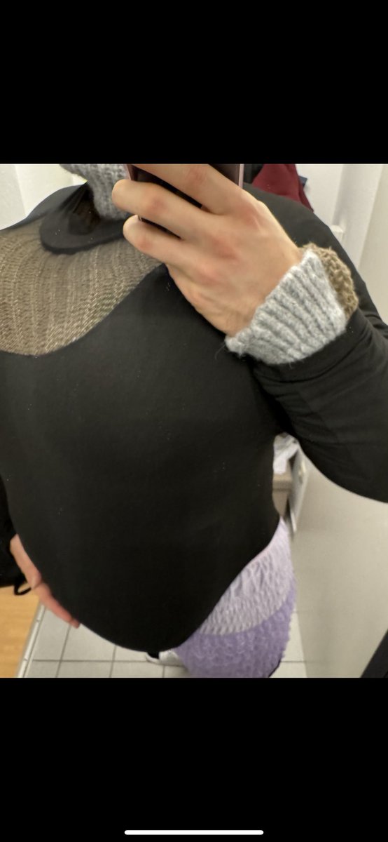CdPaulaDwt's tweet photo. Whats happening? I just tried on some cozy warm clothes and then my body started to grow! I am really big right now. Help me! What should i do?
#stuffing #clothesstuffing #bodyinflation #looning #fatsuit #blowupsuit #inflation #inflationfetish #dressup #crossdressing #puffy https://t.co/BHnGSBKE9H
