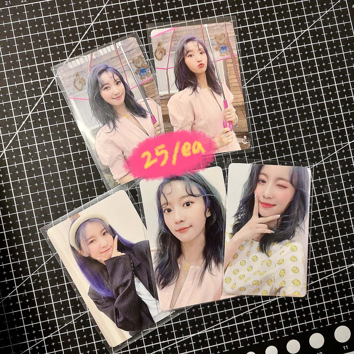 skiesbIoom's tweet photo. @sbtgirlgroup pegang payungg ini lucu 20k eachh, dom jatim malang https://t.co/sq4U8Cb547