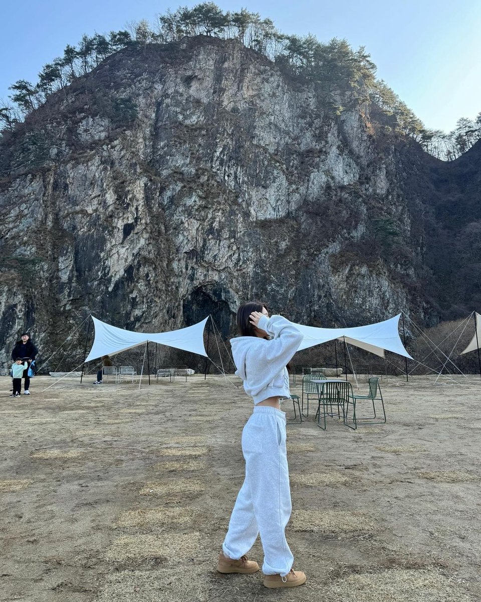 xiaozhen52's tweet photo. 단양 가기 전 들린 원주카페 
#스톤크릭
절벽뷰가 예술이었다••⛰️🖤🖤 https://t.co/QUADUYkcaP