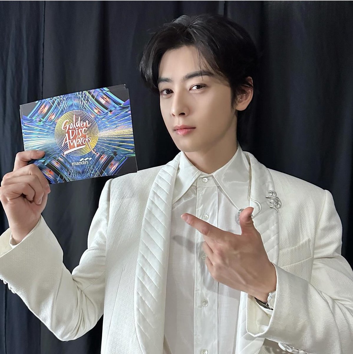 EunuNl's tweet photo. Stage duet song is amazing Cha Eunwoo 
Solo Ablum pls 

GOLDEN MC CHA EUNWOO 
GOLDEN STAGE CHA EUNWOO
#차은우 #차은우_2024골든디스크 
#CHAEUNWOO #GoldenDiscAwards https://t.co/8qVGLVvJki