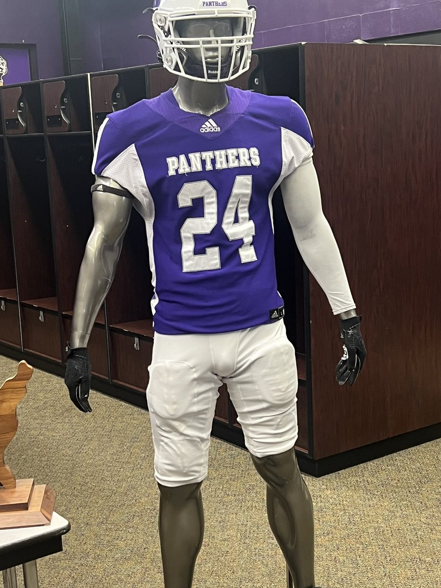 EllsworthFTBALL's tweet photo. These guys look ready for the visit today 💯
We have some great local talent from the state of Iowa on campus today
let’s get locked in & get to work 🤝
#EllsworthRising | #Worst2First 🐆 https://t.co/sVvbUNDyOv