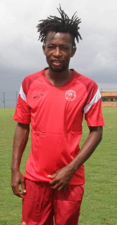 RACING_TPO's tweet photo. Véritable métronome au milieu de terrain, pugnace et juste dans tout ce qu'il a entrepris face à Bafmeng United , MBONDJO est notre homme du match dans ce #RACBUFA
@LIndomptables https://t.co/booqgS9UeP