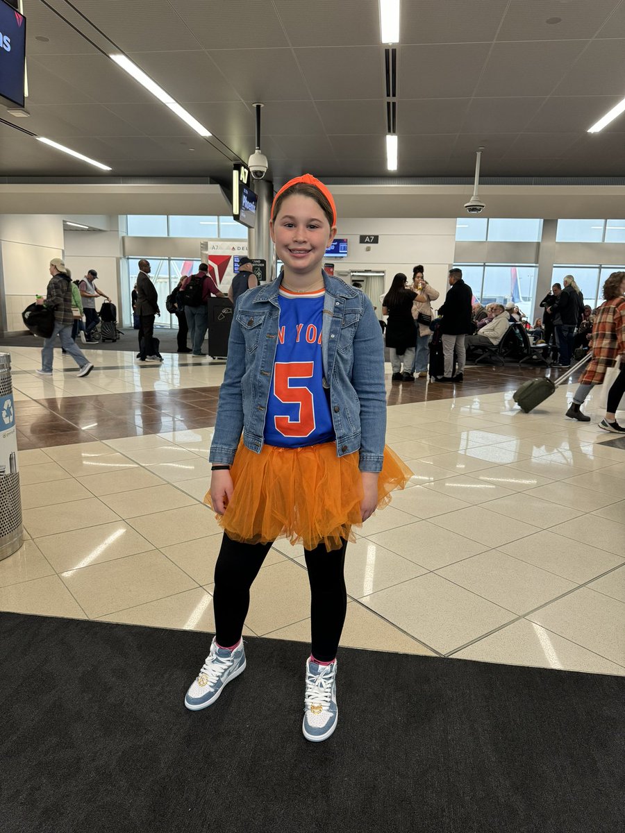 About to board the plane to see the Knicks and her favorite players tonight in DC! <a href="/nyknicks/">NEW YORK KNICKS</a> <a href="/jalenbrunson1/">Jalen Brunson</a> <a href="/Divincenzo/">Paula DiVincenzo</a>
