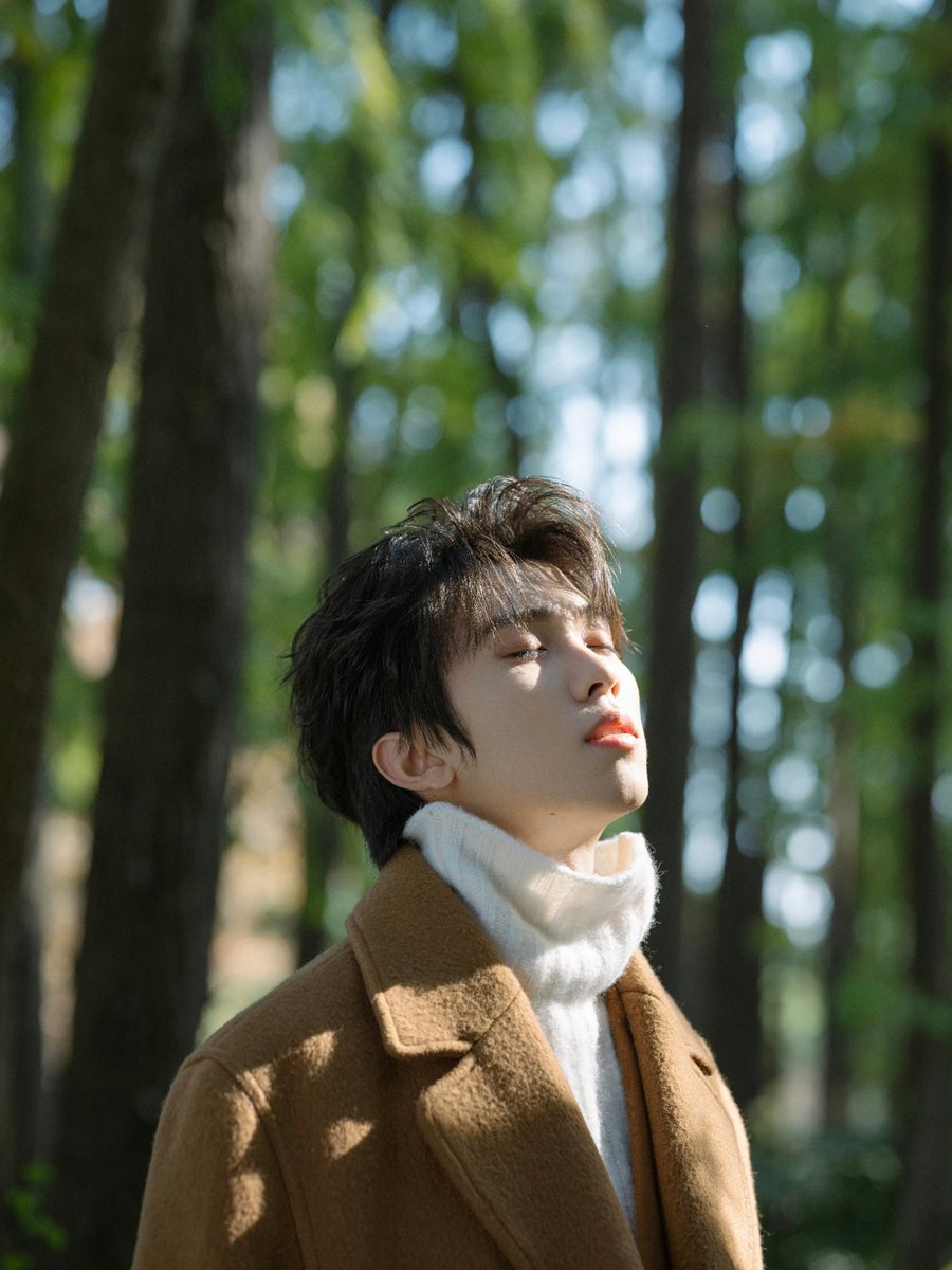 linmo_fanclub's tweet photo. LinMo’s Studio Weibo Update 240106 (1/2)
图文：「陪着星河听我诉说，藏在身边等我。」
#林墨生日单曲又是一天
#林墨0106生日快乐 

Translation
"Listen to me under the stars, waiting by my side." 

#林墨 
#LinMo
#หลินโม่
#Happy22stLinMoDay
#HappyLinMoDay0106 https://t.co/4XEyoDO2UY