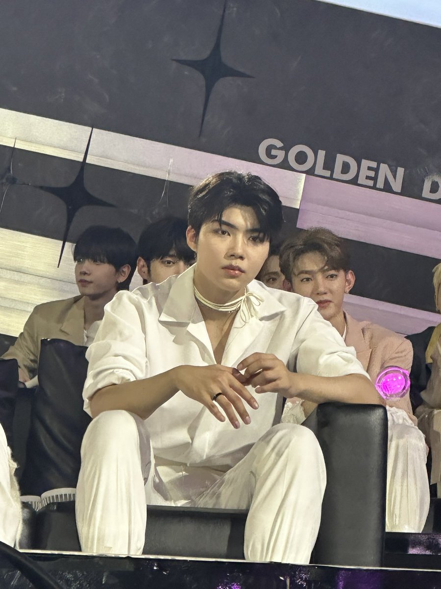 buat jeross 🥹🥲😭🤍✨🫶🏻😭😭😭😭😭 njr nnti w post lbh banyak lg w fancam byk bgt nngiss JEBIZ AAA