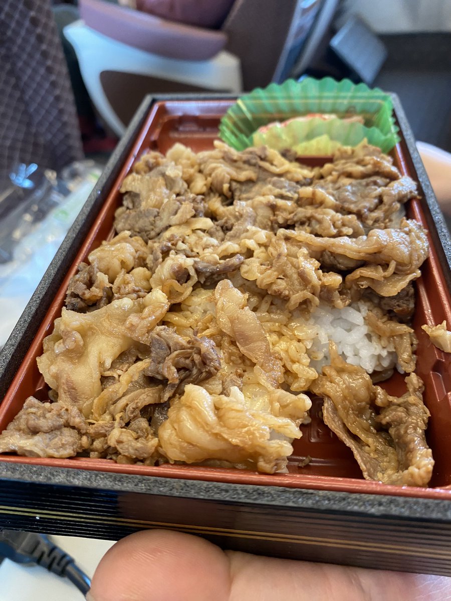 MilanFF14's tweet photo. 旅行初日！移動は大変だったけど、よきよき。ダンナさんと私のお昼。あとは今日のお宿！ https://t.co/qPgq1j7b0E