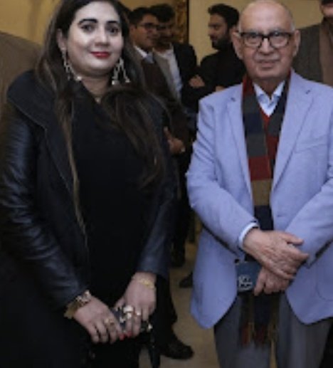 @NawazSharifMNS @MaryamNSharif @MIshaqDar50 @pmln_org Wonderful Meeting with Senator Irfan Siddique- A Pakistani politician senior journalist ,columnists And analyst ..... PMLN