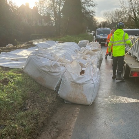 Significant river #flooding impacts are expected to continue until Monday. 207 flood warnings and 222 flood alerts are currently in place and #TeamEA are on the ground with other emergency responders to help reduce these impacts. Read more: gov.uk/government/new…