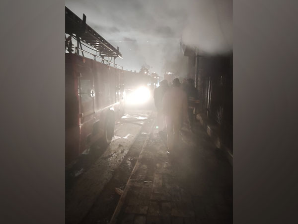 ani_digital's tweet photo. Delhi: Fire breaks out in forest near Modi Mill Flyover, traffic affected

Read @ANI Story | https://t.co/83RlqVi3SS
#DelhiFire #ModiMillFlyover #Traffic https://t.co/y435kgXPNI